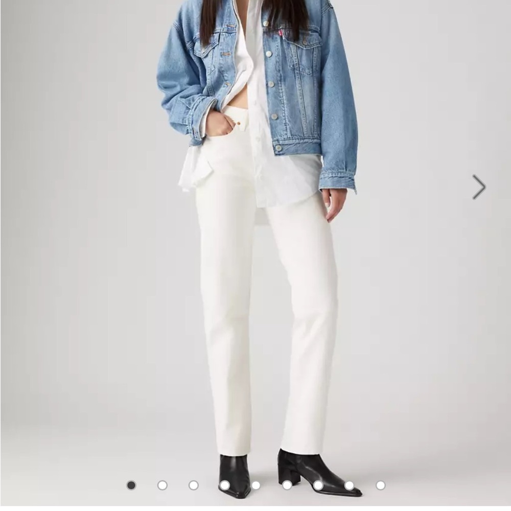 Levi's wedgie Women's Straight Leg Jeans in White